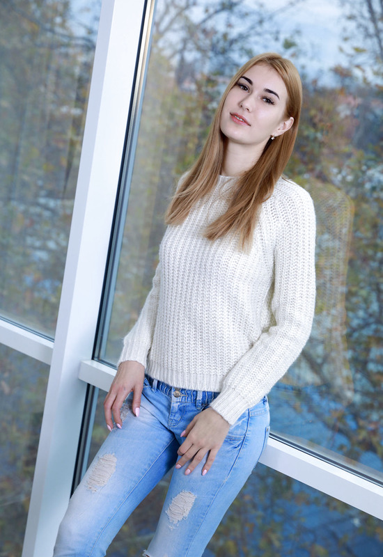 Aileen in View Of Fall by Met-Art