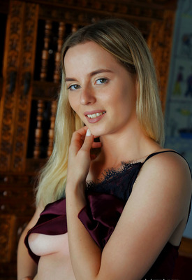 Susana Gil Photo 6 of 7