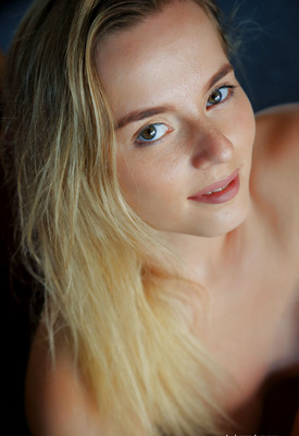 Susana Gil Photo 3 of 7