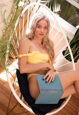 Roxy Shaw in Flirtation by Met-Art