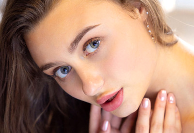 Jane Devis in Grey and Green by Met-Art