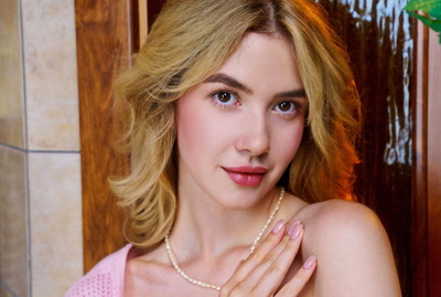 Aya in Rosy Daydreams by Met-Art - 2 of 16