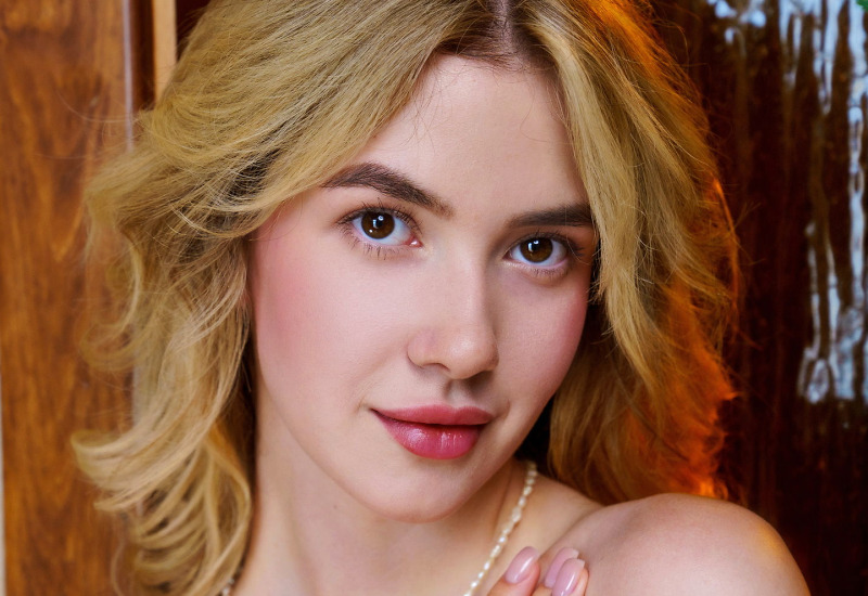 Aya in Rosy Daydreams by Met-Art