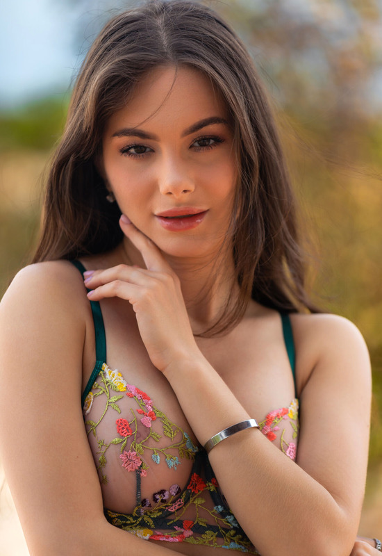 Liz Ocean in Floral Breeze by Met-Art