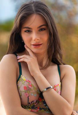 Liz Ocean in Floral Breeze by Met-Art - 6 of 16