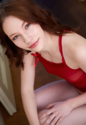 Maya Sinn Photo 8 of 13