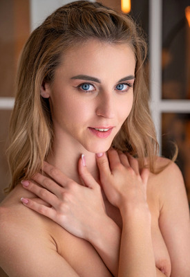 Liana Luck Photo 12 of 16