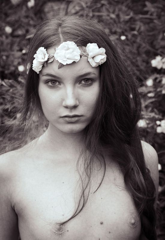 Lola Jolie in Garden Fairy by Met-Art