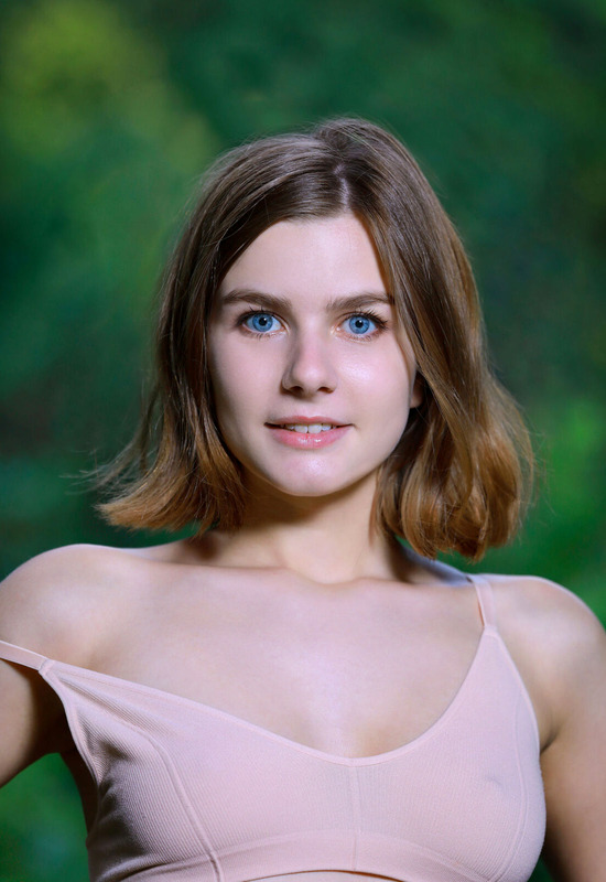 Helana in Seclusion by Met-Art