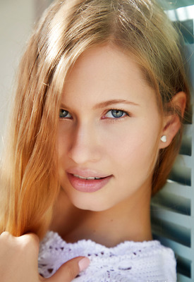 Stella Cardo in Natural Highlight by Met-Art