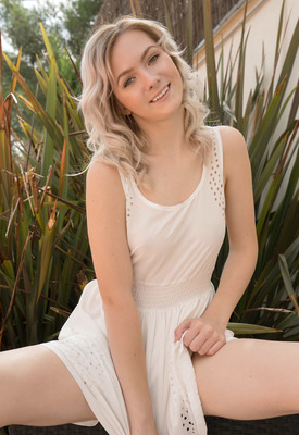 Kate Fresh Photo 1 of 4