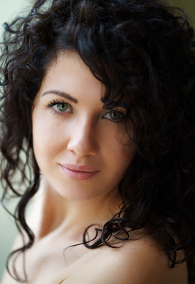 Gia Ren Photo 1 of 8