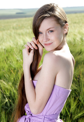 Emily Bloom Photo 5 of 20