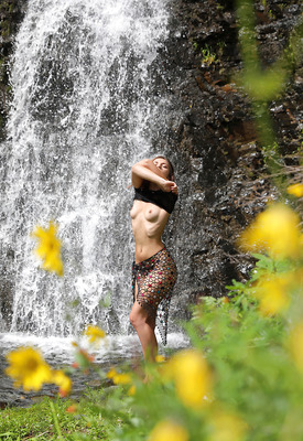 Elena Generi Photo 3 of 20