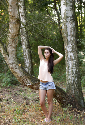 Vanessa Angel Photo 14 of 15