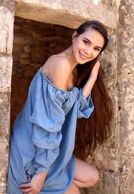 Leona Mia Photo 5 of 20