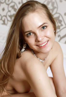 Carolina Sampaio Photo 3 of 14