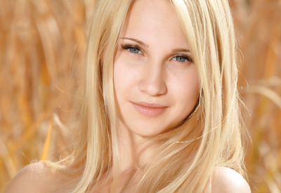 Belonika in Golden by MPL Studios