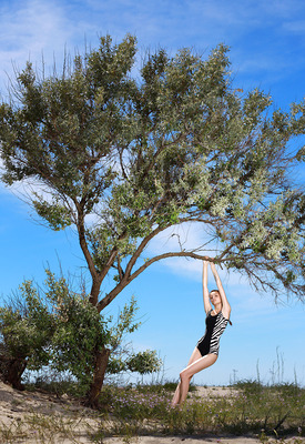 Elle in Beach Day With A Friend by MPL Studios