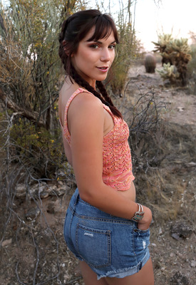 Elena Generi Photo 3 of 18