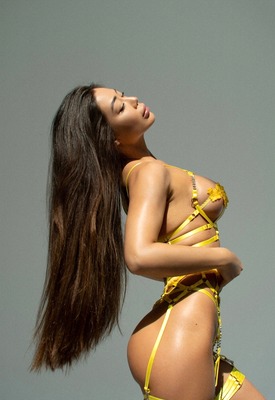 Mila Pan Photo 6 of 8