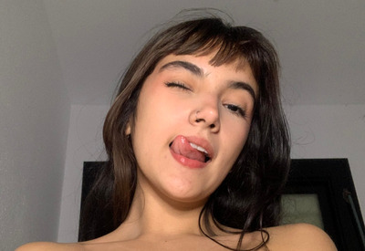 Polly in Tanktop Beauty at Onlyfans