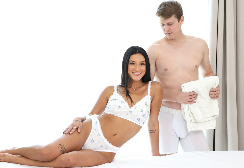 Ricki Rose Photo 1 of 2