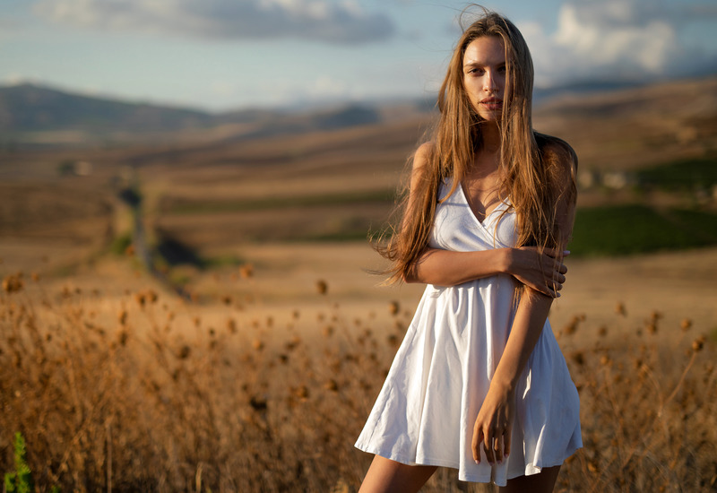 Alina in Fields of Gold by Photodromm
