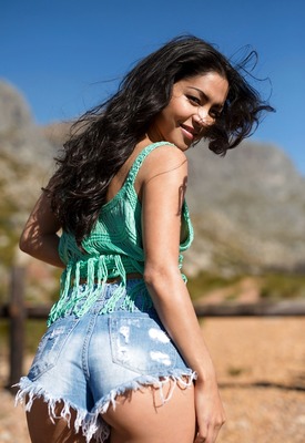 Chloe Rose Photo 6 of 12