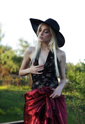 Kira W Photo 1 of 16