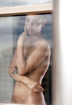 Teela La Roux Photo 2 of 4