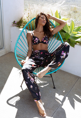 Hannah Le Photo 6 of 11