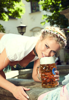 Natascha Hofmann Photo 3 of 4