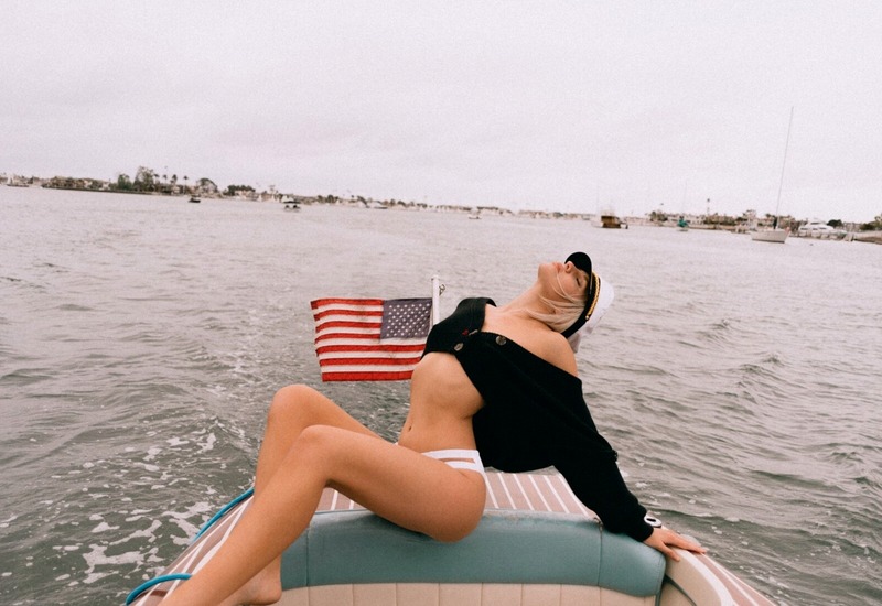 Lennon Elizabeth Photo 3 of 3