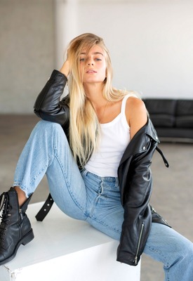 Irina Ri Photo 4 of 6