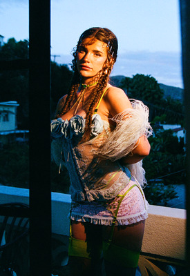 Ari Kytsya Photo 1 of 4