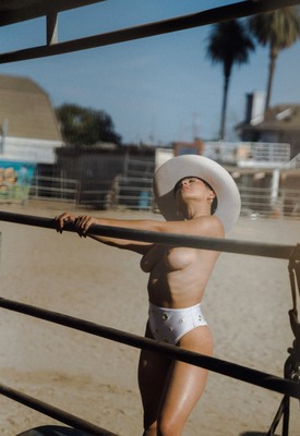 Mia Valentine Photo 6 of 10