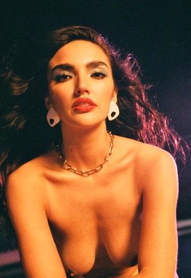 Hailee Lautenbach Photo 1 of 4