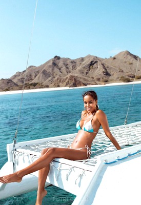 Putri Cinta Photo 16 of 20