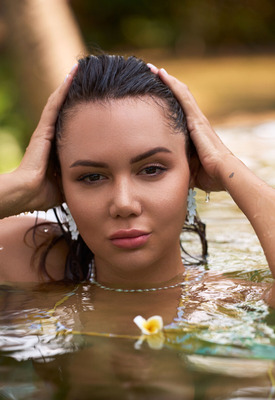 Ella Q Photo 9 of 13