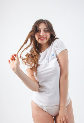 Elle Mira Photo 6 of 8