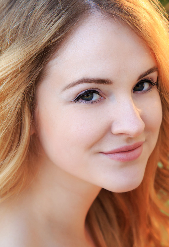 Alice May in Jardin by Rylsky Art