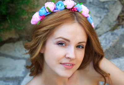 Alice May in Jardin by Rylsky Art