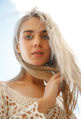 Sofy Bee Photo 2 of 9