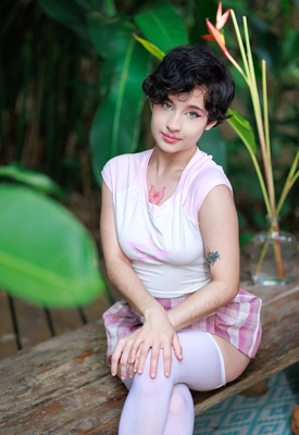 Dakota Jhons Photo 3 of 5