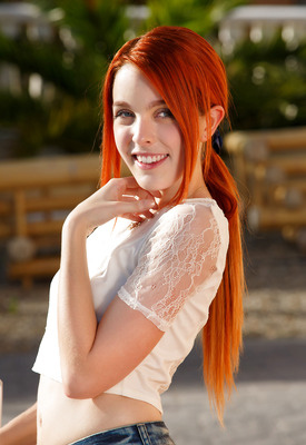 Amarna Miller Photo 1 of 12