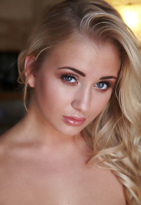 Cayla Lyons Photo 13 of 13