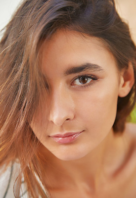 Anna Jolie Photo 7 of 9