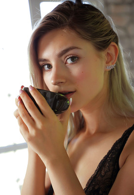 Eva Elfie Photo 8 of 20