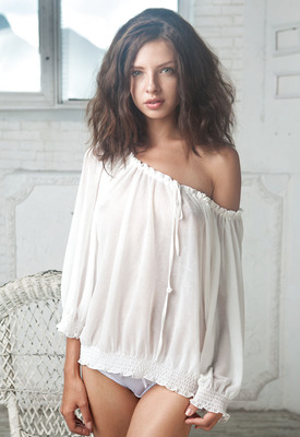 Angelika Photo 3 of 6